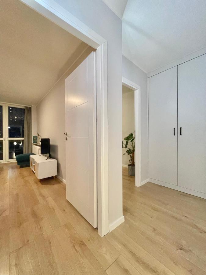 ורשה Apartament Przy Atrium, Stacja Metra Rondo Onz מראה חיצוני תמונה