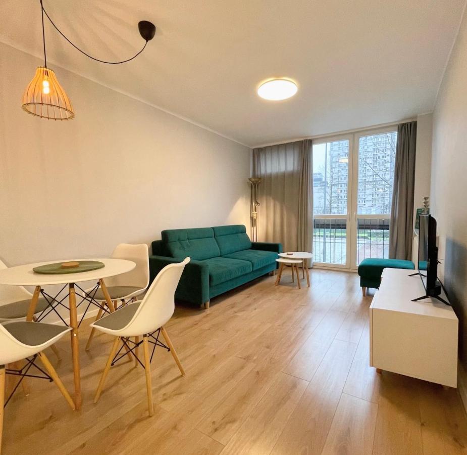 ורשה Apartament Przy Atrium, Stacja Metra Rondo Onz מראה חיצוני תמונה